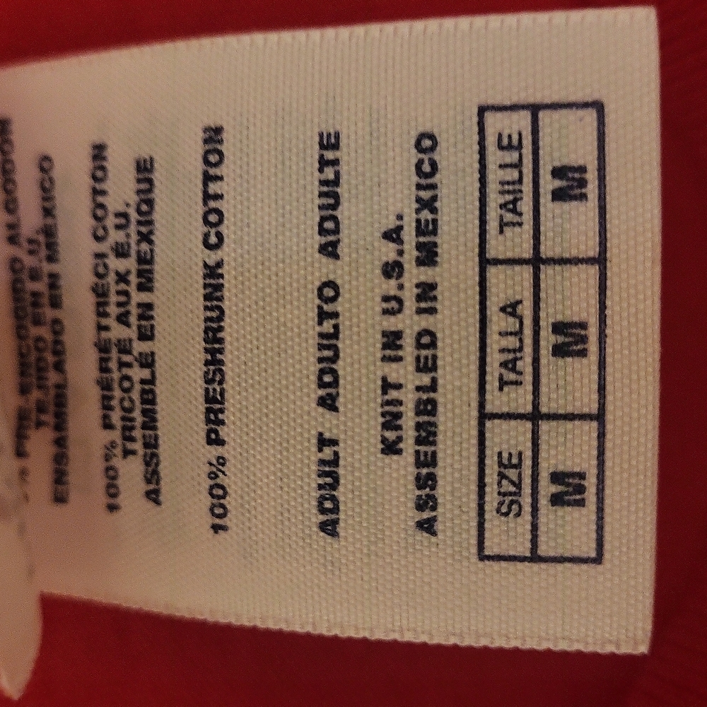 New York City lettered (in black) red short-sleeved tee. 100%  cotton. M. - Picture 3 of 4